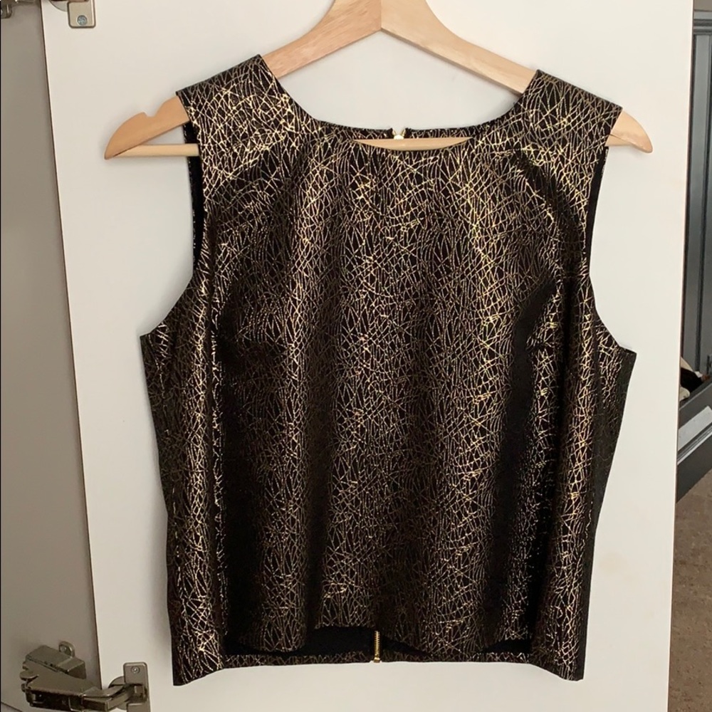 Vince Camuto zip back crop top